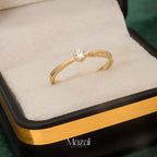 ANILLO SOLITARIO CIRCÓN EN ORO AMARILLO 18K / TALLA 7 / 2.0 Gr