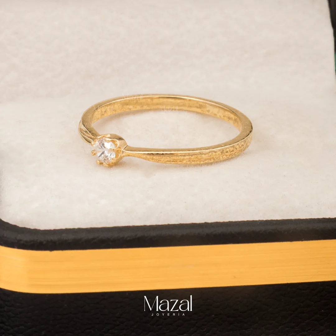 ANILLO SOLITARIO CIRCÓN EN ORO AMARILLO 18K / TALLA 7 / 2.0 Gr