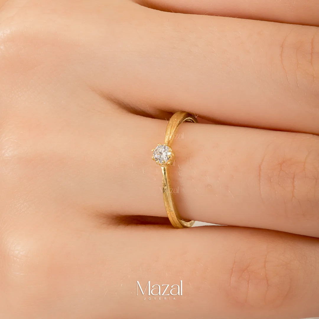 ANILLO SOLITARIO CIRCÓN EN ORO AMARILLO 18K / TALLA 7 / 2.0 Gr